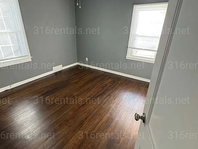 1822 N Kansas Ave — Photo 6