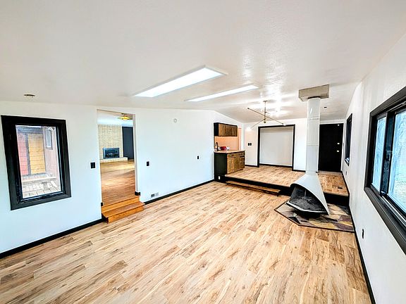 5th image of 3246 E Berkeley Street