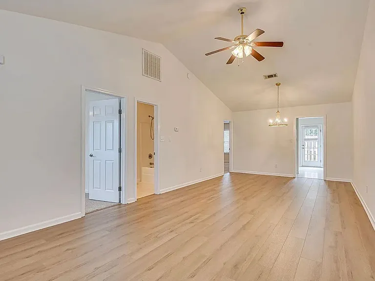 307 Brock Ln — Photo 2