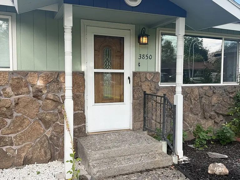 3850 Grenada Way — Photo 2