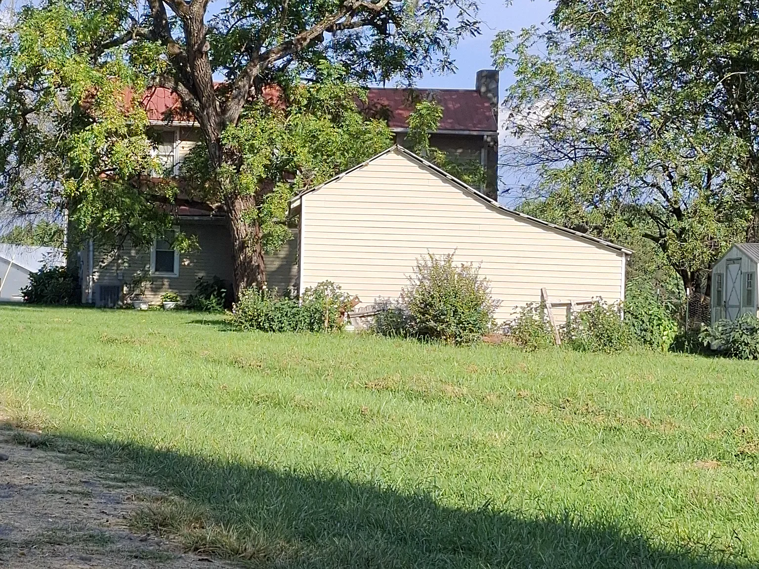 3 bed, 1833 sqft, $700 — Photo 1