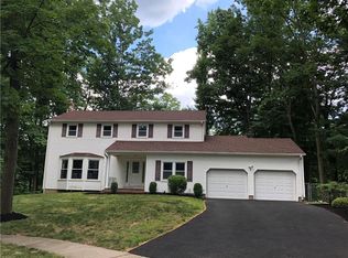 9 Windbeam Ct, East Brunswick, NJ 08816