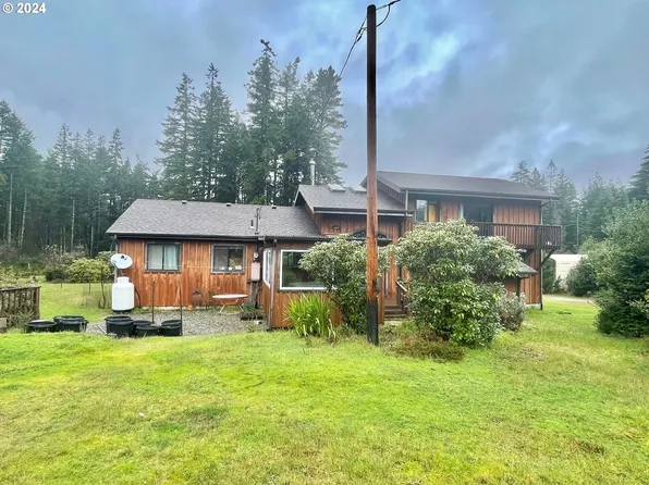 56512 Christopher Rd, Bandon, OR 97411