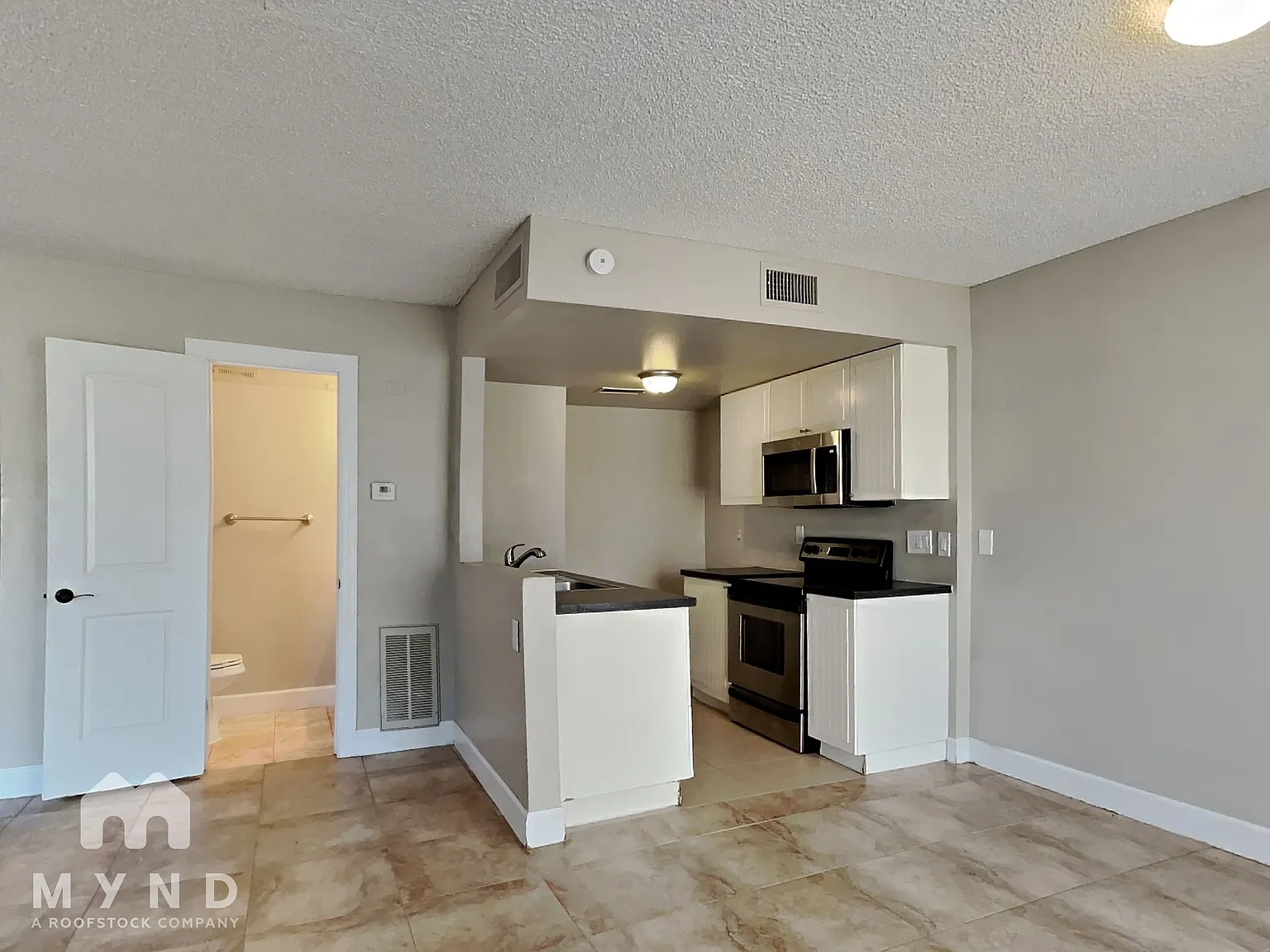 2 bed, 1.5 bath, 960 sqft, $975 — Photo 3