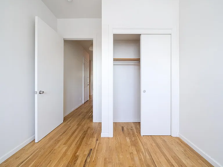 386 Bergen Ave #1R — Photo 13