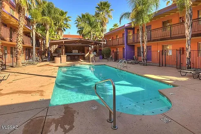 3 bed, 2.0 bath, 1079 sqft, $2,000 — Photo 3