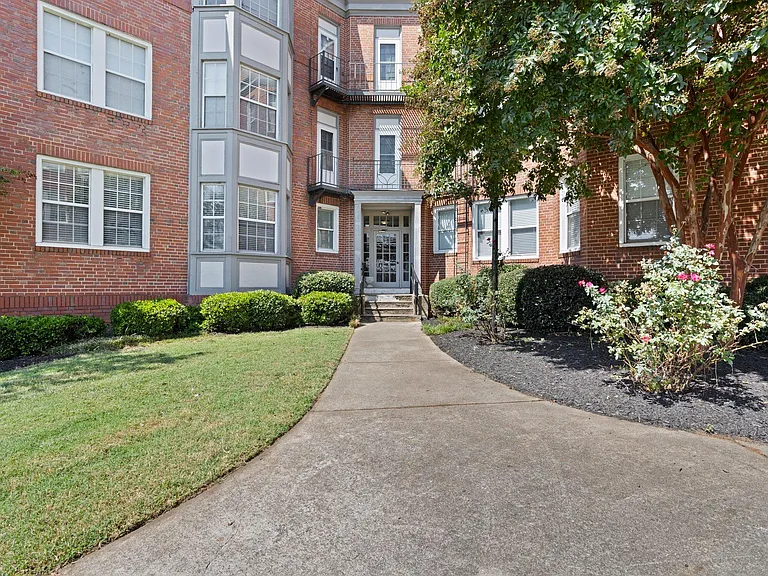 City View Apartments — Photo 12