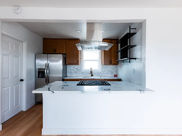 784 E Walton St #B — Photo 6
