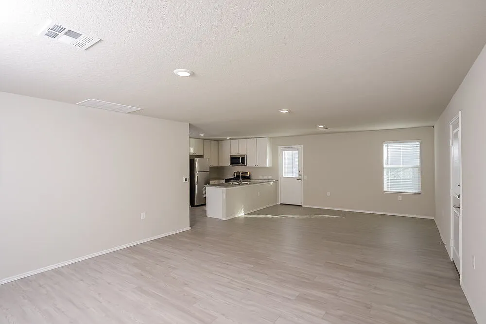 3 bed, 2.0 bath, 1440 sqft, $1,620 — Photo 4