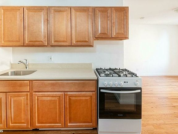 4th image of 160 E 2nd St APT 2B