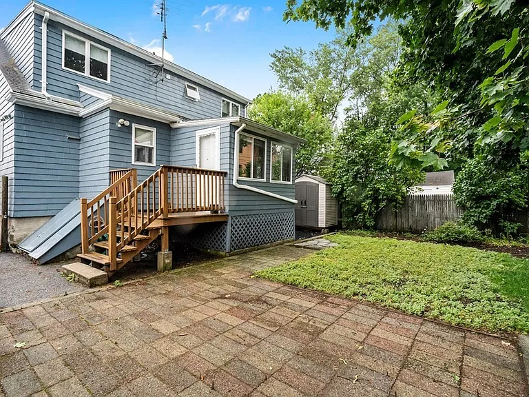 51 Fairlawn St #51 — Photo 23