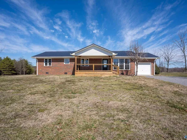233 County Road 326, Flat Rock, AL 35966