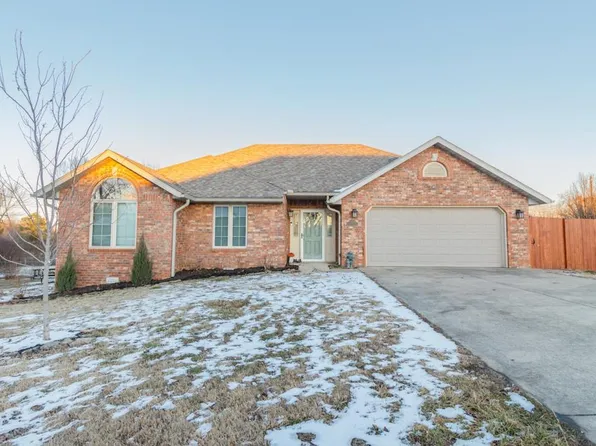 1320 Woodspice Trl, Lebanon, MO 65536