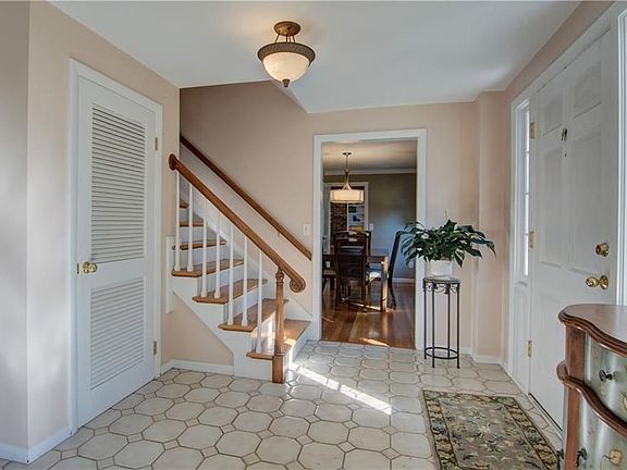 3rd image of 27 Sycamore Dr