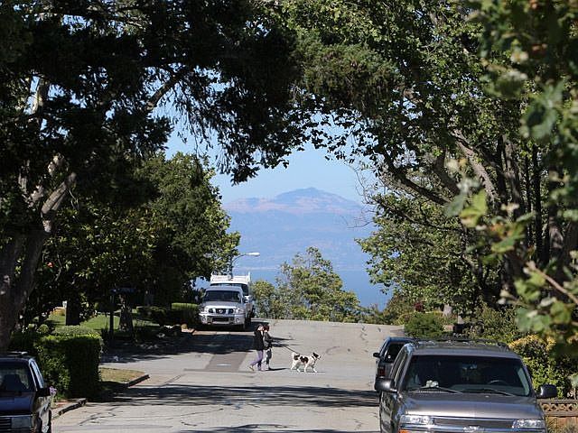2nd image of 215 La Prenda
