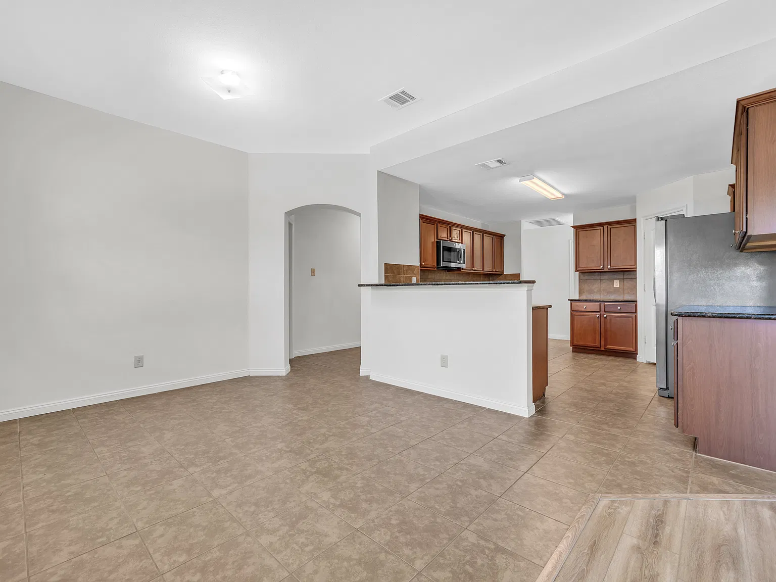 4 bed, 1901 sqft, $2,150 — Photo 3