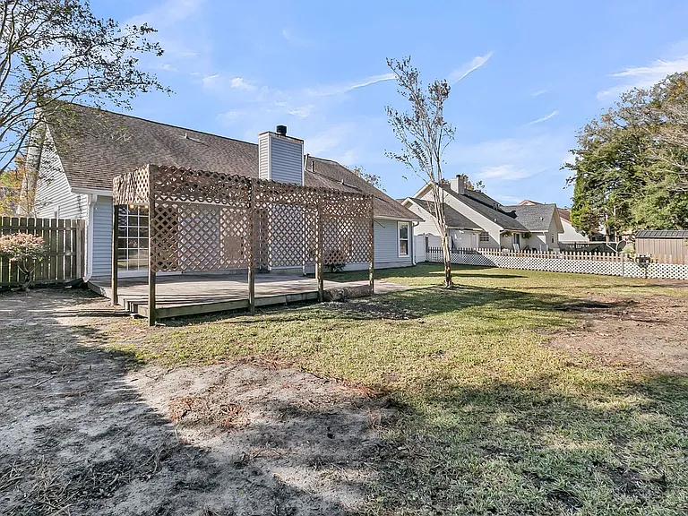 111 Hopper Dr — Photo 37