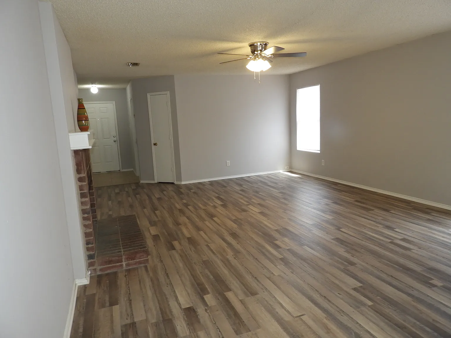 3 bed, 1659 sqft, $1,995 — Photo 2