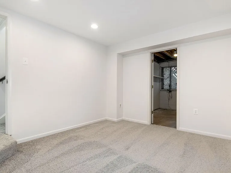 17020 Briardale Rd — Photo 24