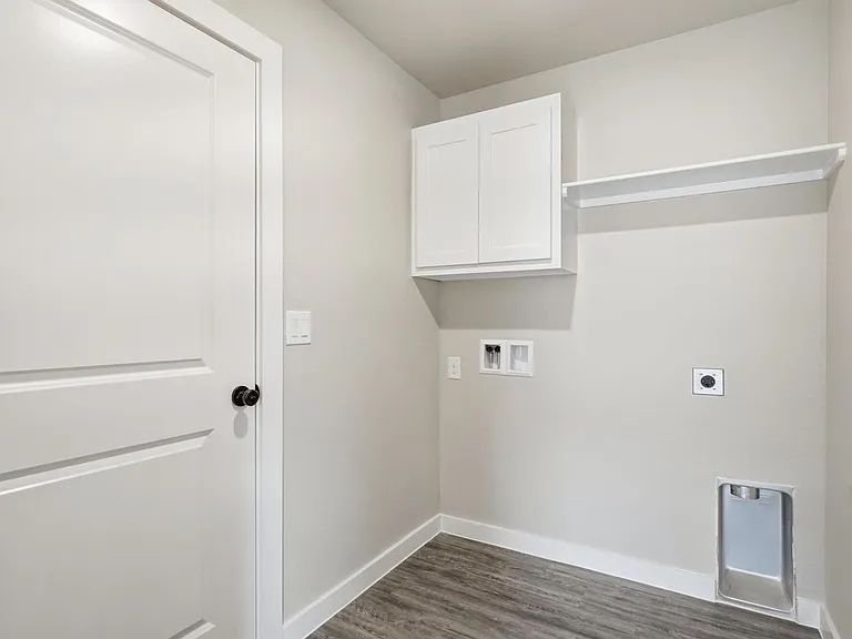 502 Elmont St — Photo 7