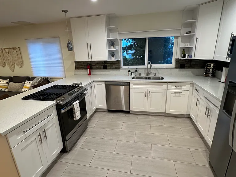 854 Brooks Ave — Photo 2