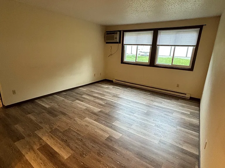 777 Laurel St — Photo 10