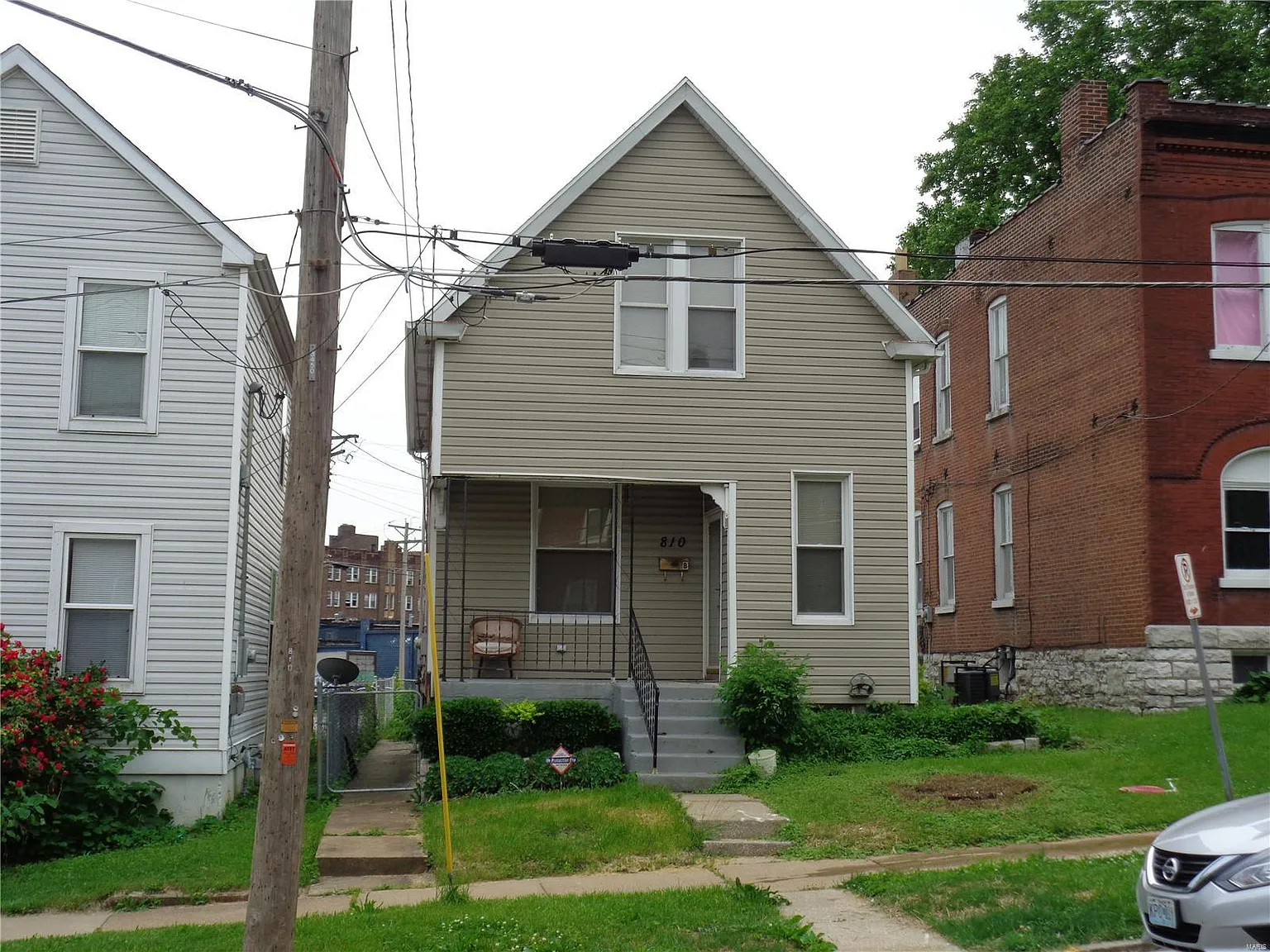 810 McLaran Ave photo 1