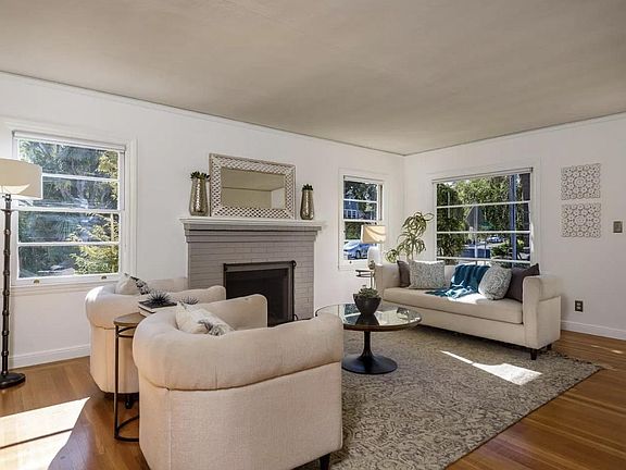 5th image of 102 Clover Ln