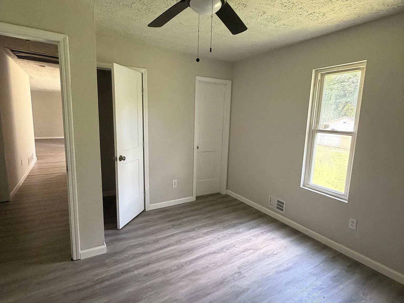 3 bed, 1200 sqft, $1,900 — Photo 4