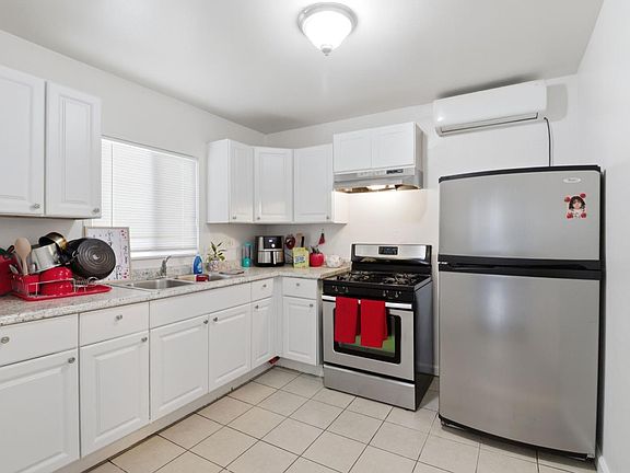 4th image of 215 Kelley St