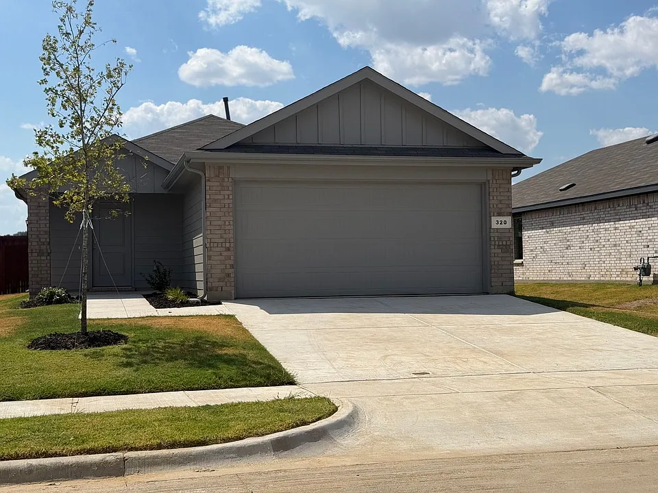 320 Trail Ct