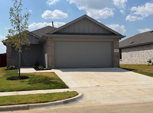 320 Trail Ct, Keene, TX 76059