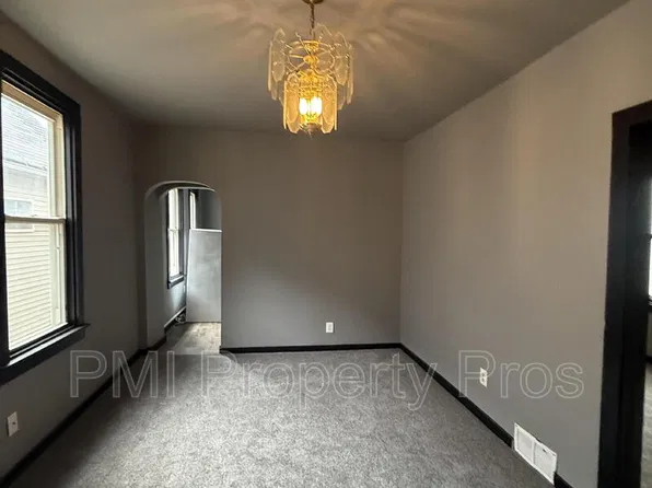 3127 W Garfield Ave, Milwaukee, WI 53208
