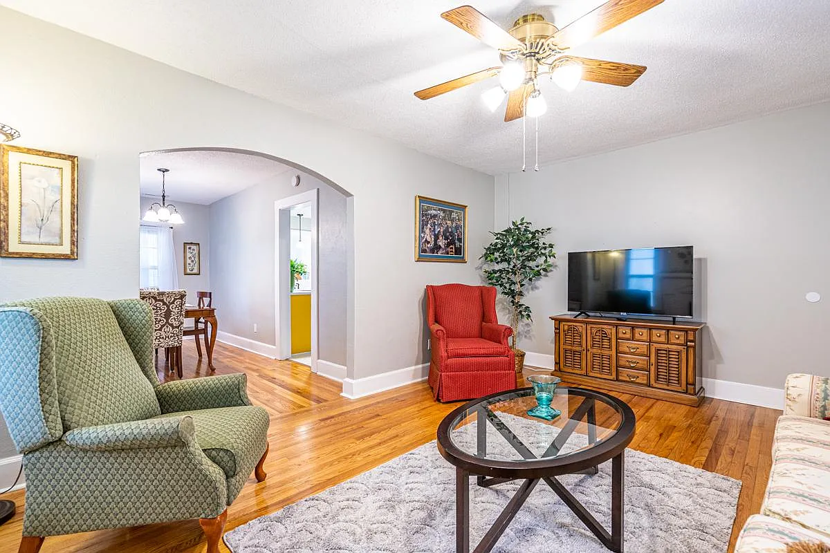 1300 Sparkman St SW — Photo 2