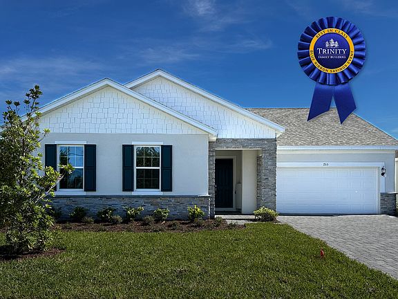 Beautiful Curb Appeal of a Central Florida Single-Family Home