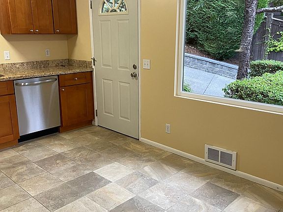 Kitchen - Entry