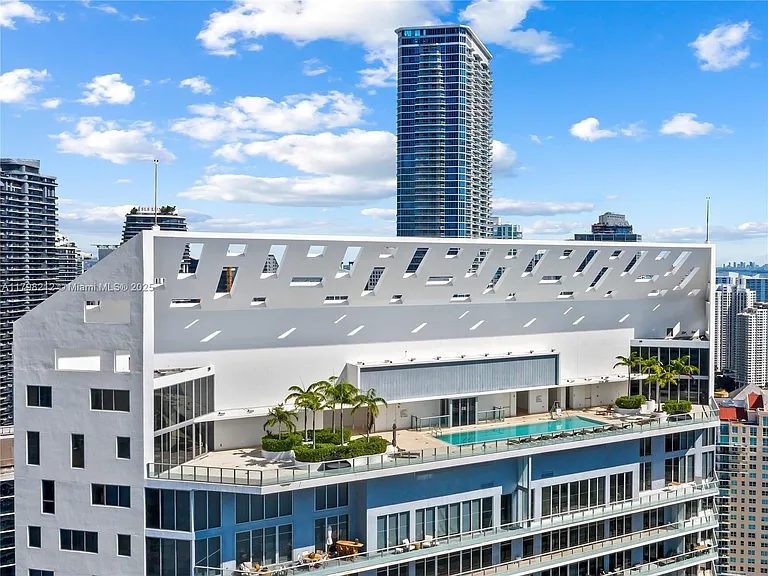 1300 Brickell Bay Dr #U1813 — Photo 2