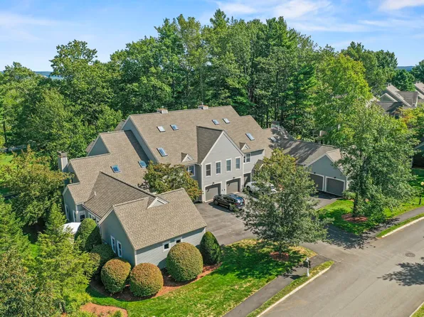 29 Hawthorne Village Road, Nashua, NH 03062