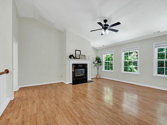 2nd image of 529 Dogwood Creek Pl
