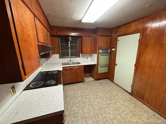 5th image of 3295 Cherry Dr
