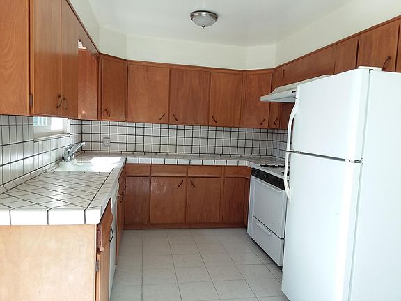 4th image of 1062 Manhattan Ct