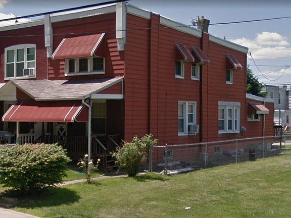3rd image of 210 E 10th St