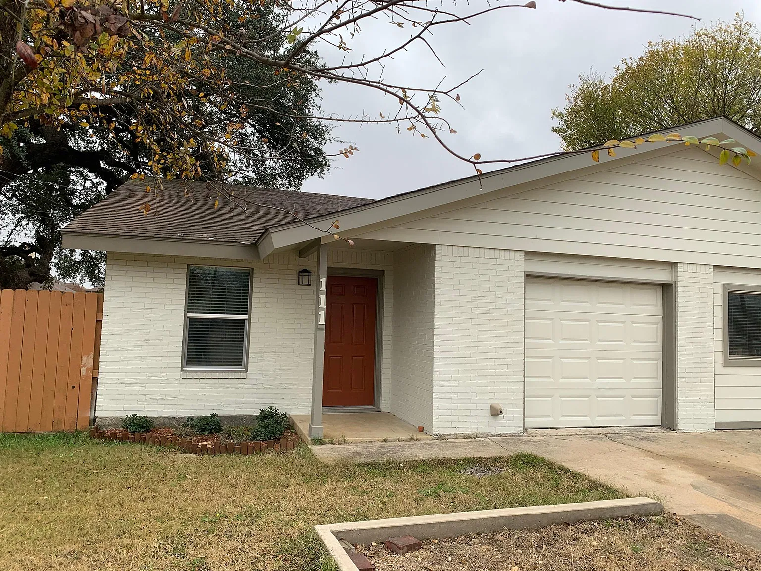 111 W Goforth St — Photo 1