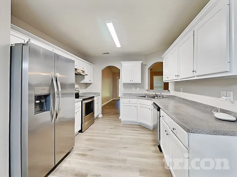 114 W Wright St — Photo 4