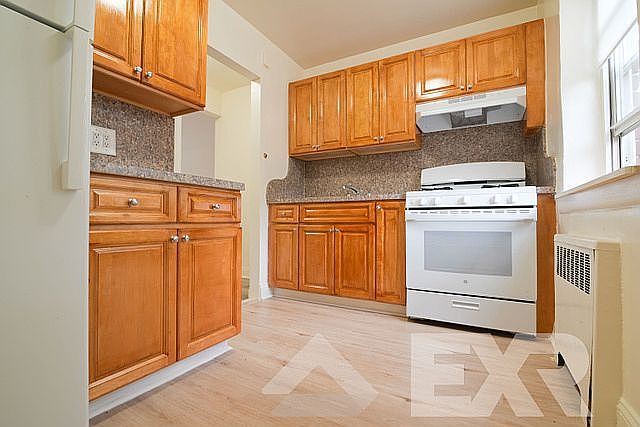 1st image of 464 Howard Ave #2R