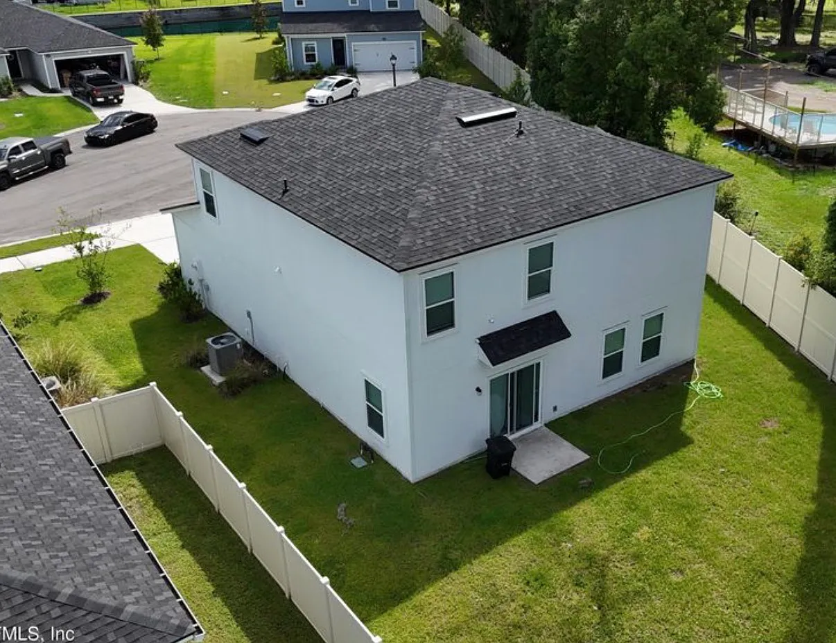 4 bed, 2418 sqft, $3,400 — Photo 4