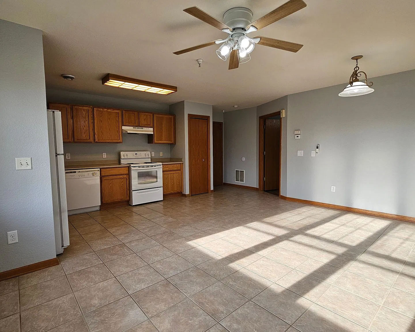 Silver Drive Apartments — Photo 2