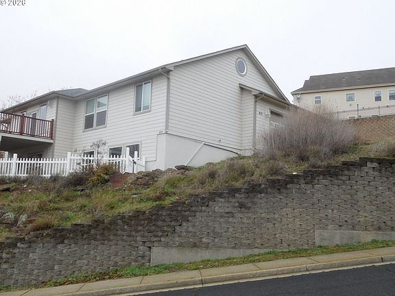 2nd image of 815 N Main St