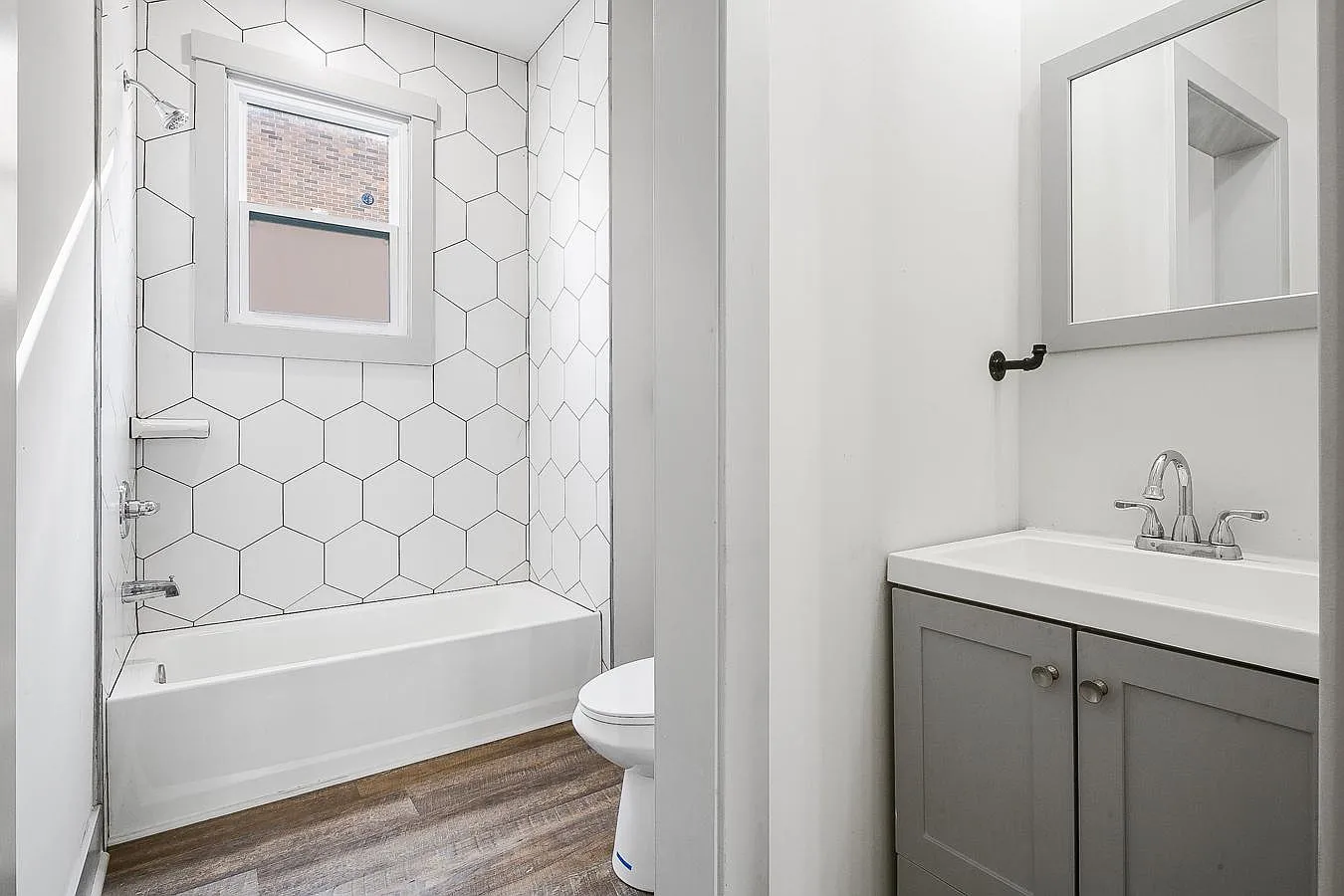 818 E Elm St — Photo 4