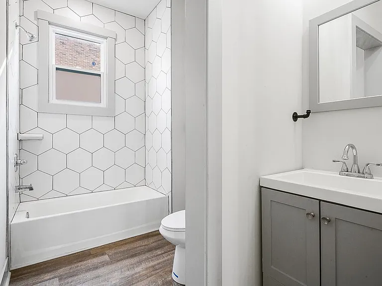 818 E Elm St #1-4 — Photo 4